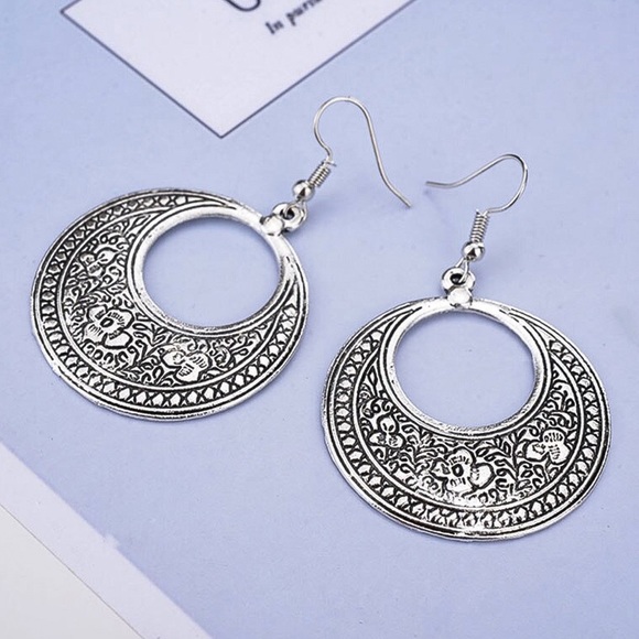 2/$20! Antiqued Silver Boho Circle Dangle Earrings - Picture 5 of 8
